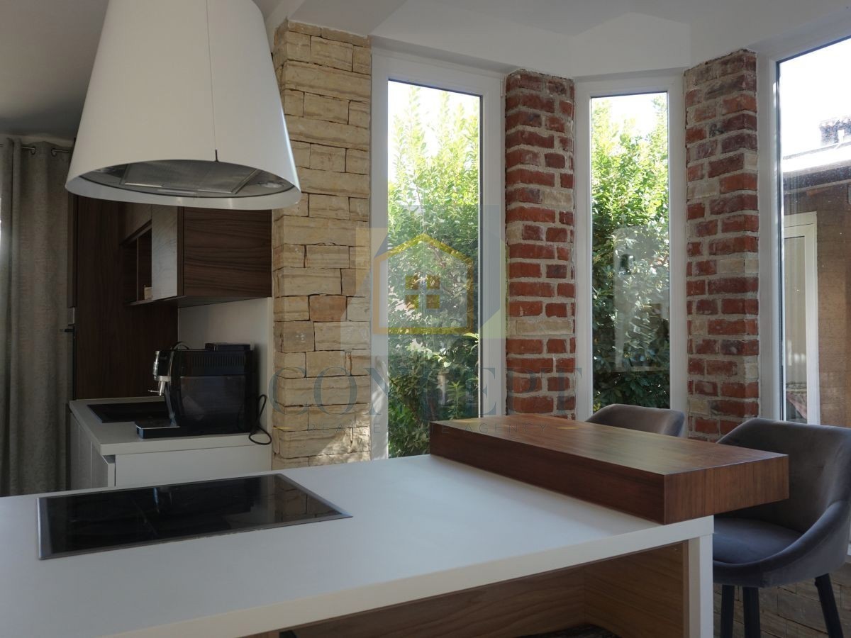 Poreč, Višnjan, okolica, Dvojna družinska hiša s bazenom, 13 km od morja