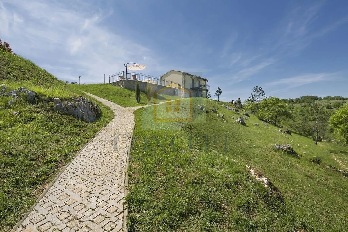 Pazin, Motovun, okolica, turistični resort, penzion, hiše in kamp na 33.000 m2