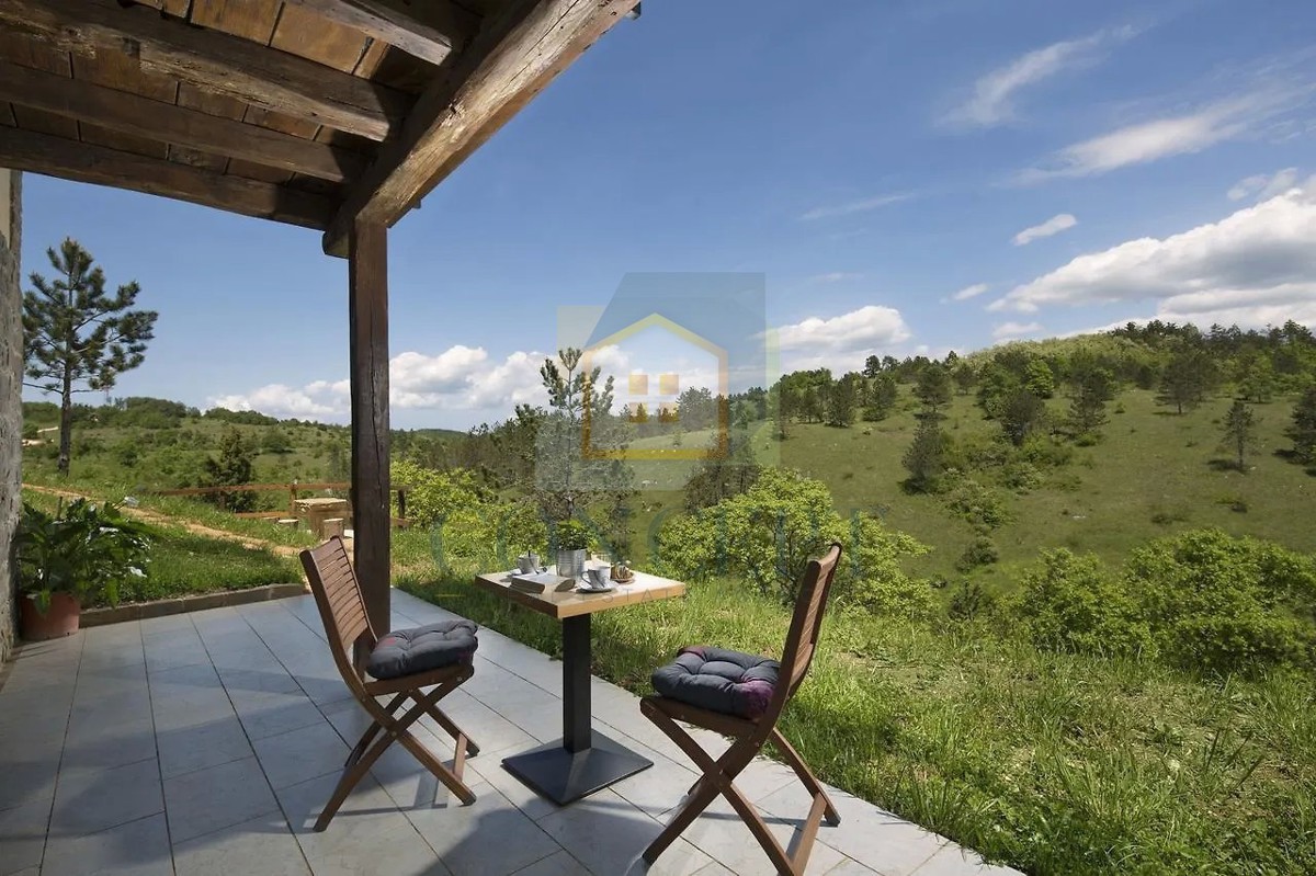 Pazin, Motovun, okolica, turistični resort, penzion, hiše in kamp na 33.000 m2