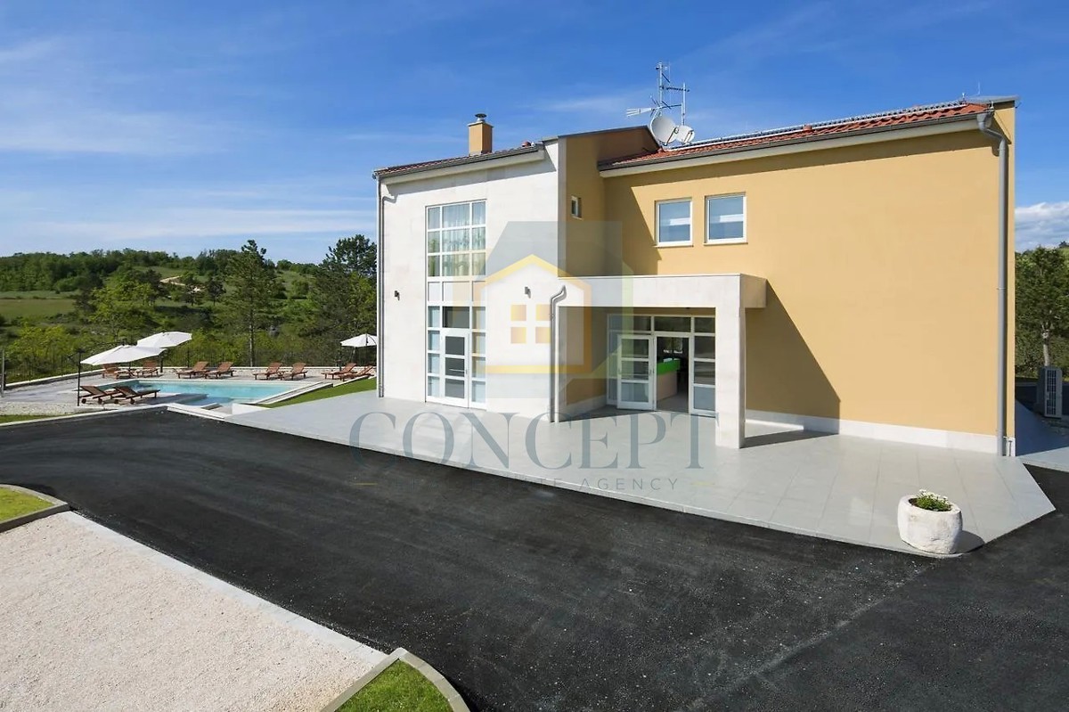 Pazin, Motovun, okolica, turistični resort, penzion, hiše in kamp na 33.000 m2