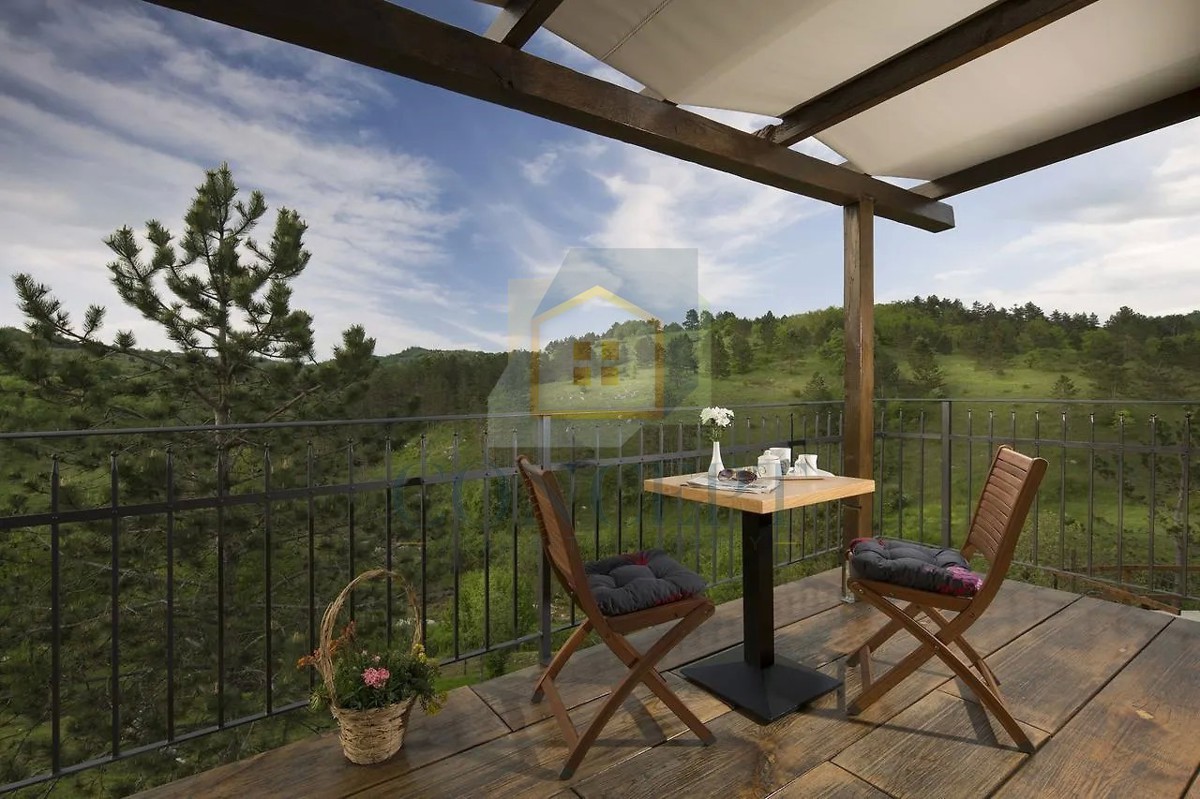 Pazin, Motovun, okolica, turistični resort, penzion, hiše in kamp na 33.000 m2