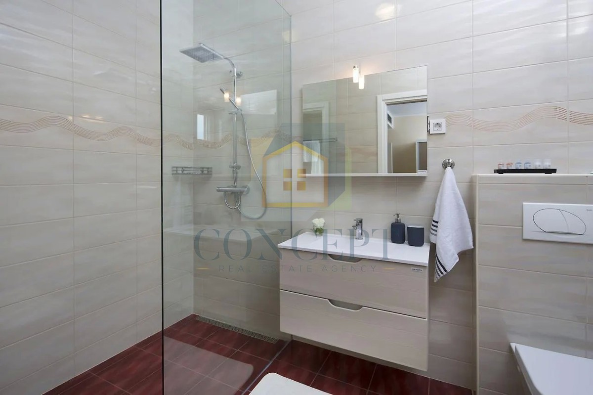 Pazin, Motovun, okolica, turistični resort, penzion, hiše in kamp na 33.000 m2