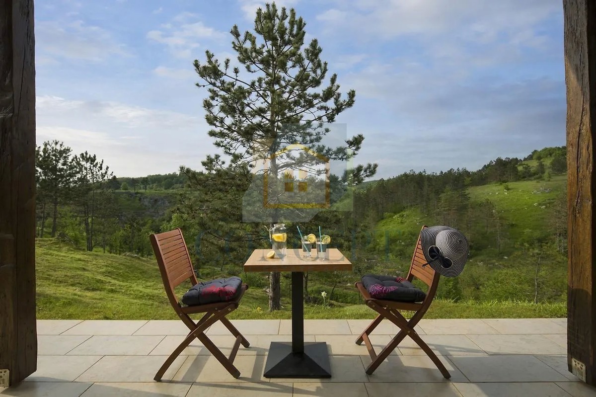 Pazin, Motovun, okolica, turistični resort, penzion, hiše in kamp na 33.000 m2