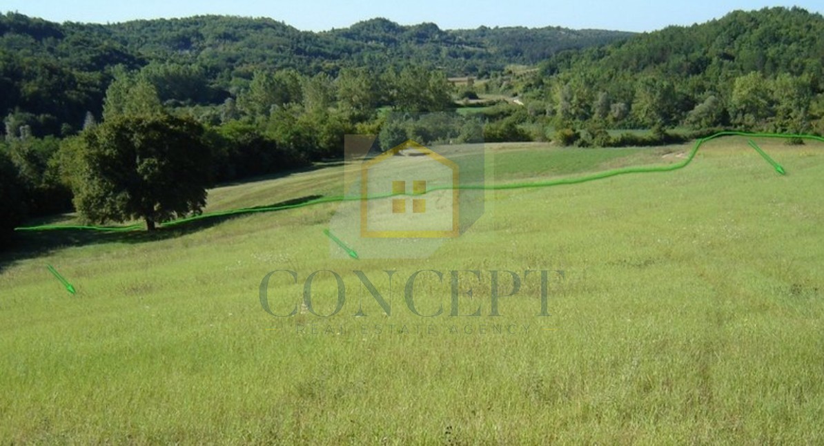 Poreč, Karojba, okolica, Veliko zemljišče 12550 m2, 1900 m2 stavbnega zemljišča, 20 km od morja