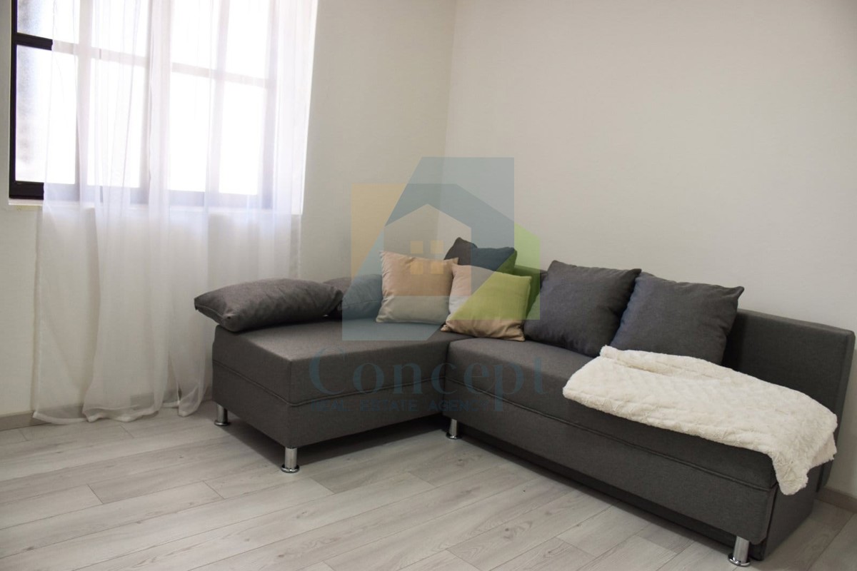 Poreč, širši center, Stan in garsonjera v pritličju manjše zgradbe, 400 m od morja