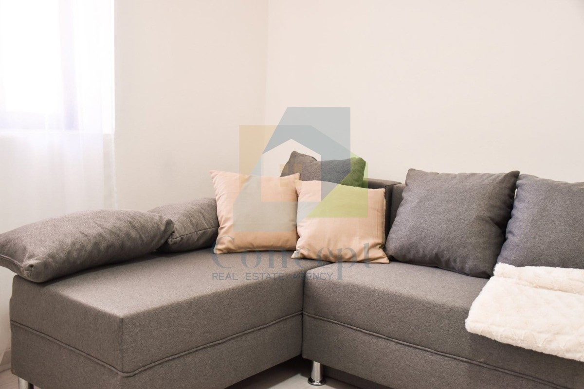 Poreč, širši center, Stan in garsonjera v pritličju manjše zgradbe, 400 m od morja