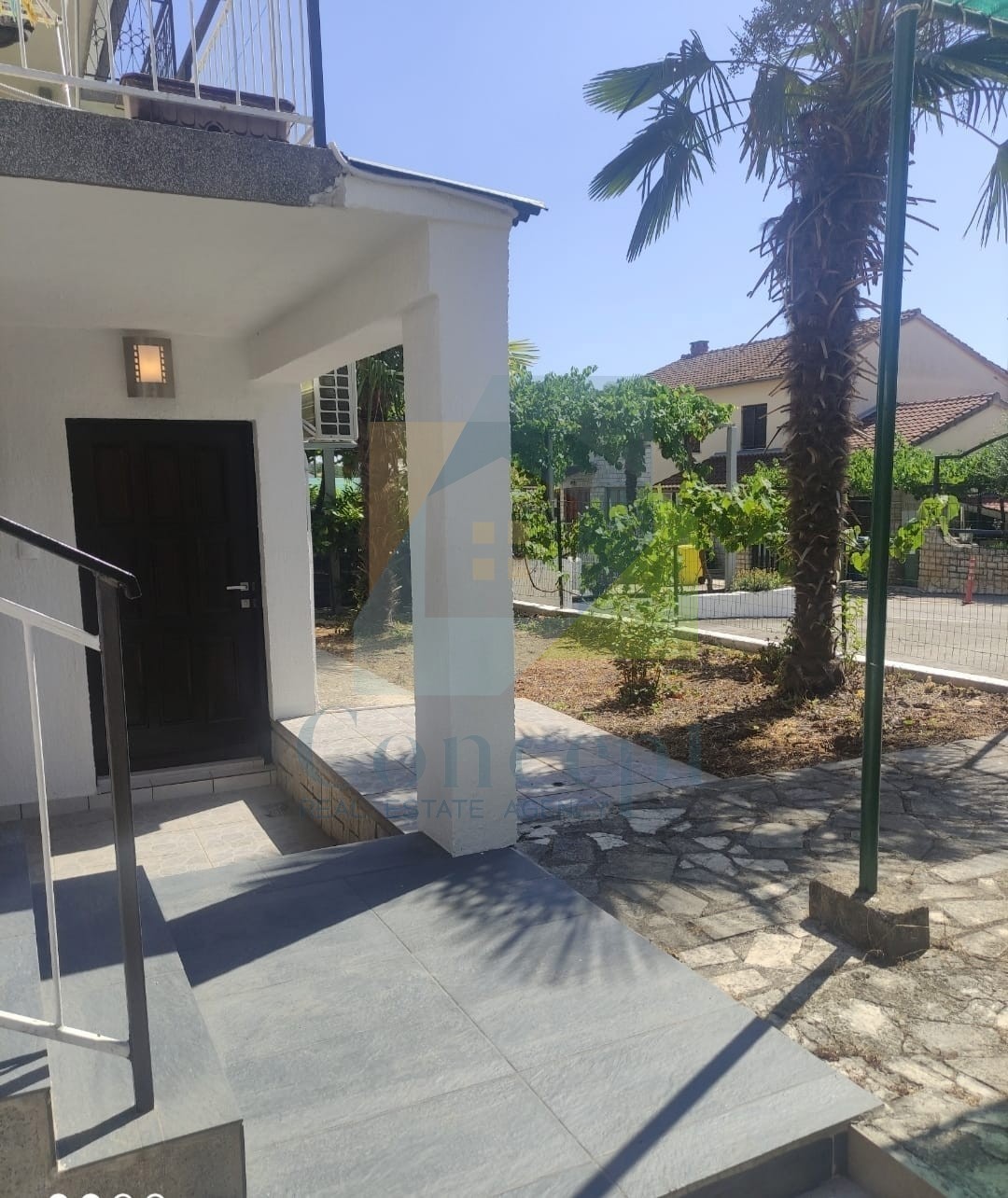 Poreč, širši center, Stan in garsonjera v pritličju manjše zgradbe, 400 m od morja