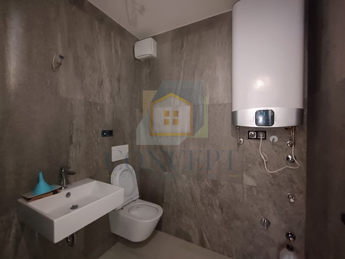 Poreč, center, Stan v 2. nadstropju nove luksuzne zgradbe s garažo, 200 m od morja