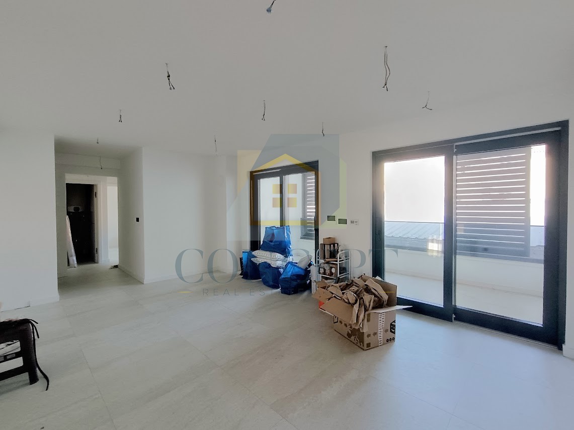 Poreč, center, Stan v 2. nadstropju nove luksuzne zgradbe s garažo, 200 m od morja