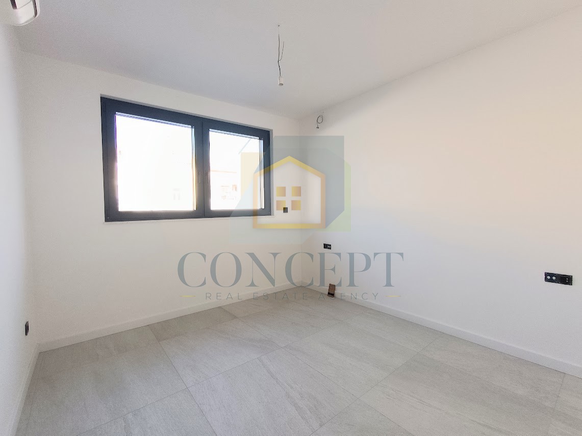 Poreč, center, Stan v 2. nadstropju nove luksuzne zgradbe s garažo, 200 m od morja