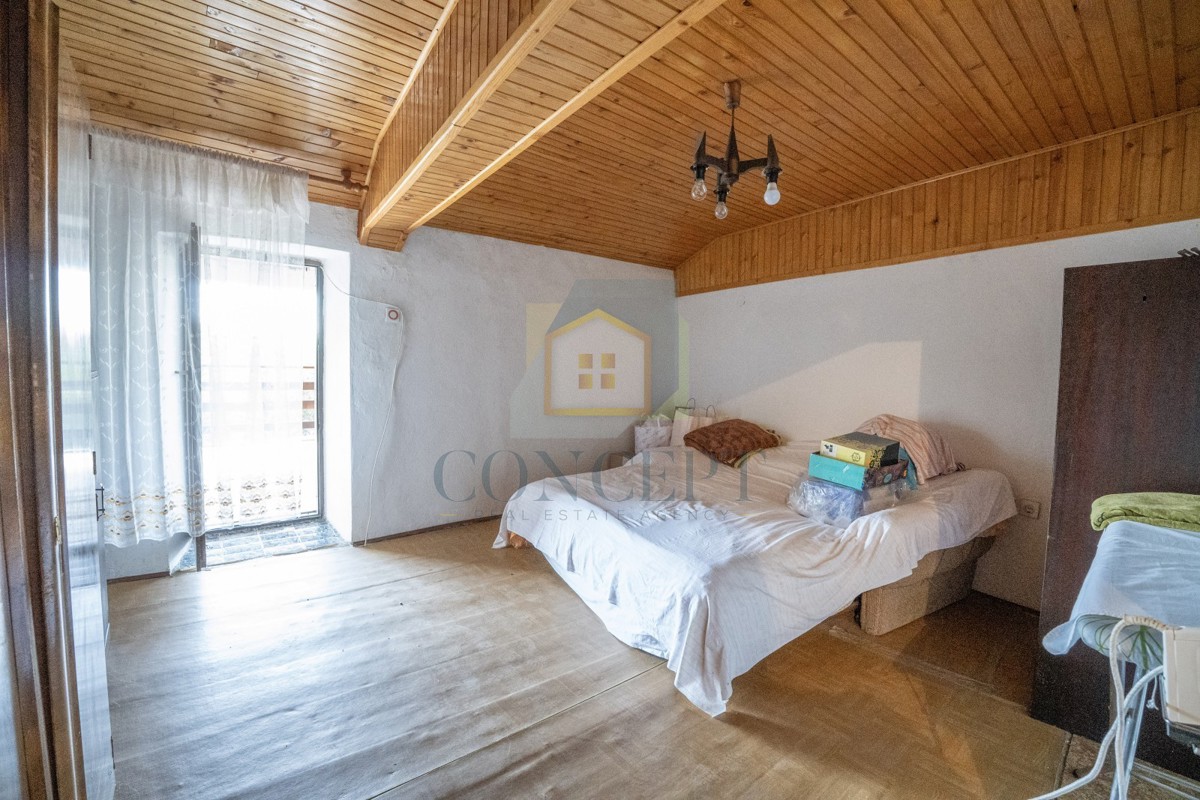 Poreč, okolica, Hiša v nizu in starina z dvoriščem za obnovo, 19 km od morja