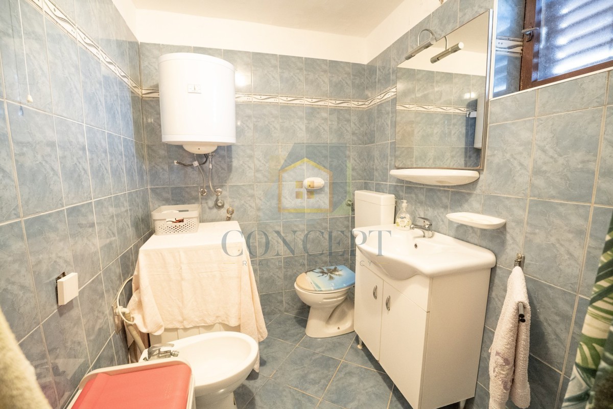 Poreč, okolica, Hiša v nizu in starina z dvoriščem za obnovo, 19 km od morja