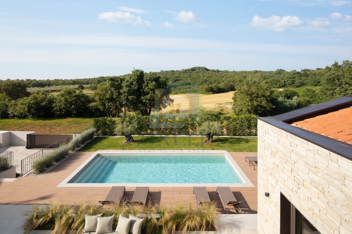 Poreč, Vrsar, okolica, Samostoječa luksuzna vila na mirni lokaciji, 10 km od morja