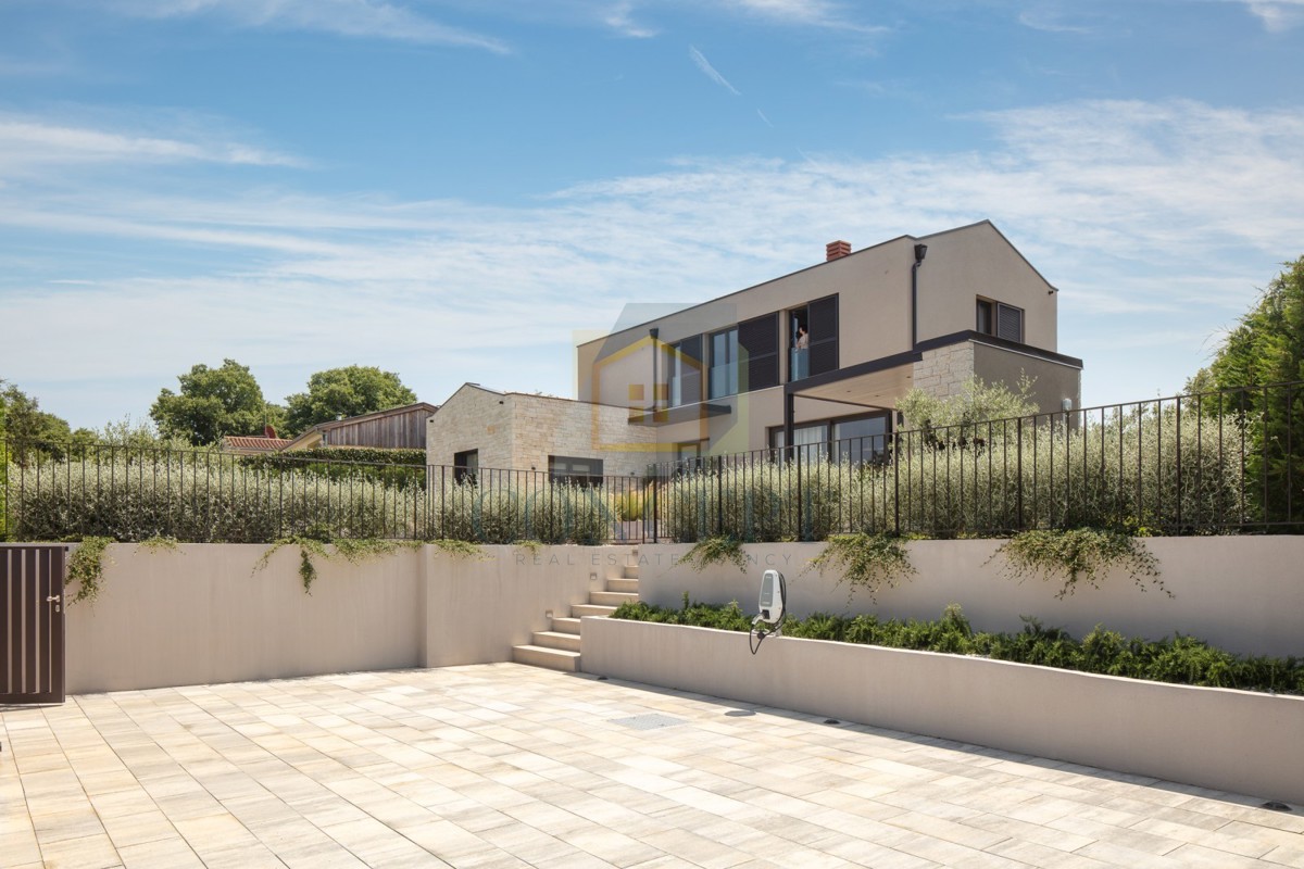 Poreč, Vrsar, okolica, Samostoječa luksuzna vila na mirni lokaciji, 10 km od morja