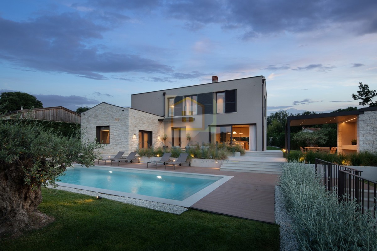 Poreč, Vrsar, okolica, Samostoječa luksuzna vila na mirni lokaciji, 10 km od morja