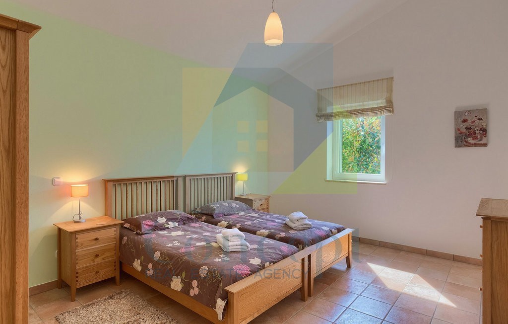 Poreč, okolica, luksuzna vila s bazenom in čudovitim dvoriščem 5 km od morja