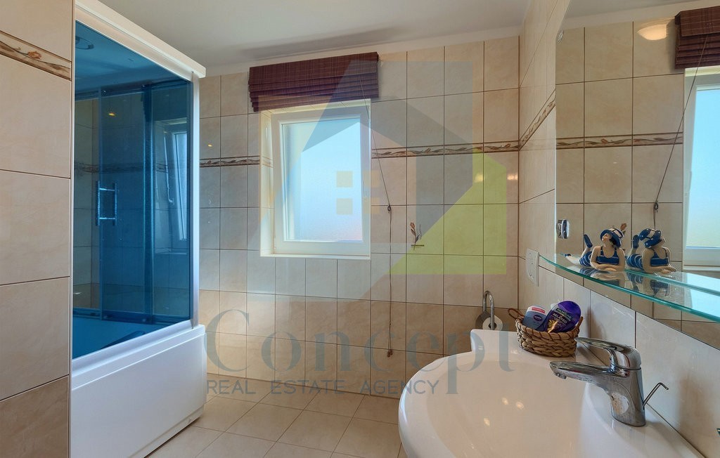 Poreč, okolica, luksuzna vila s bazenom in čudovitim dvoriščem 5 km od morja