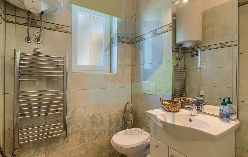 Poreč, okolica, luksuzna vila s bazenom in čudovitim dvoriščem 5 km od morja