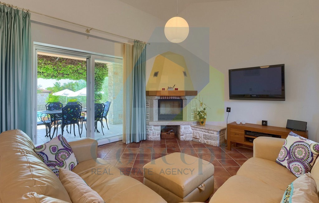 Poreč, okolica, luksuzna vila s bazenom in čudovitim dvoriščem 5 km od morja