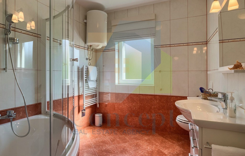 Poreč, okolica, luksuzna vila s bazenom in čudovitim dvoriščem 5 km od morja