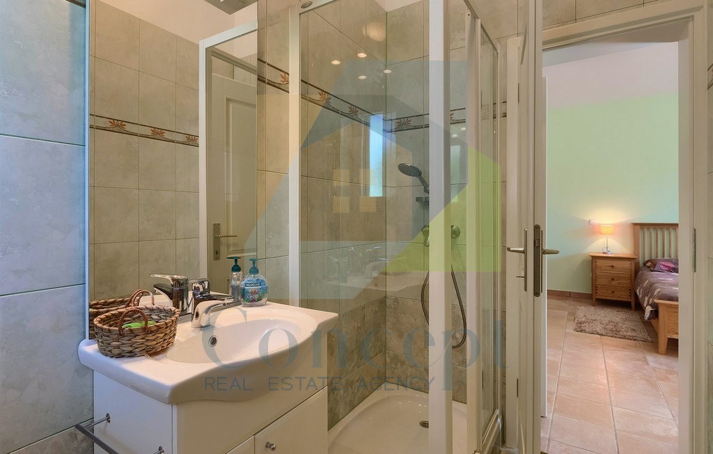 Poreč, okolica, luksuzna vila s bazenom in čudovitim dvoriščem 5 km od morja