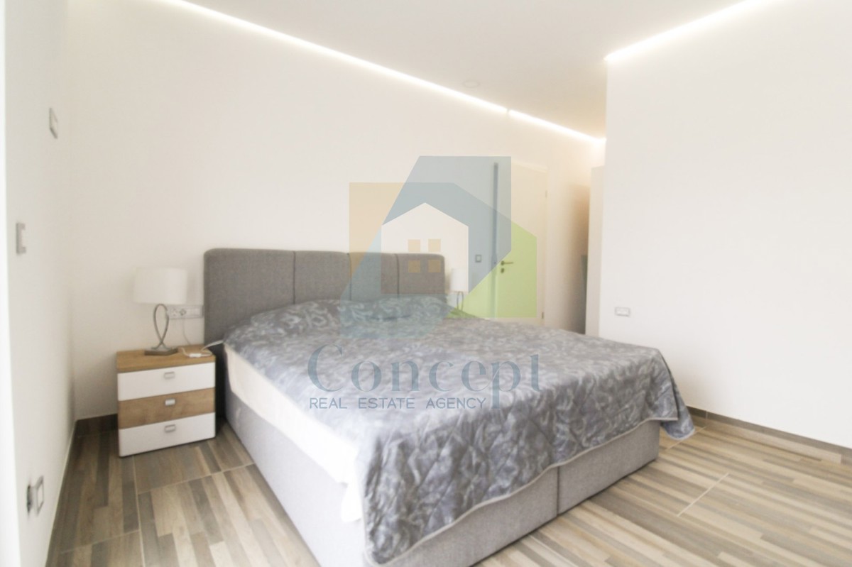 Poreč, okolica, Hiša s tremi spalnicami in bazenom na mirni lokaciji 11 km od morja