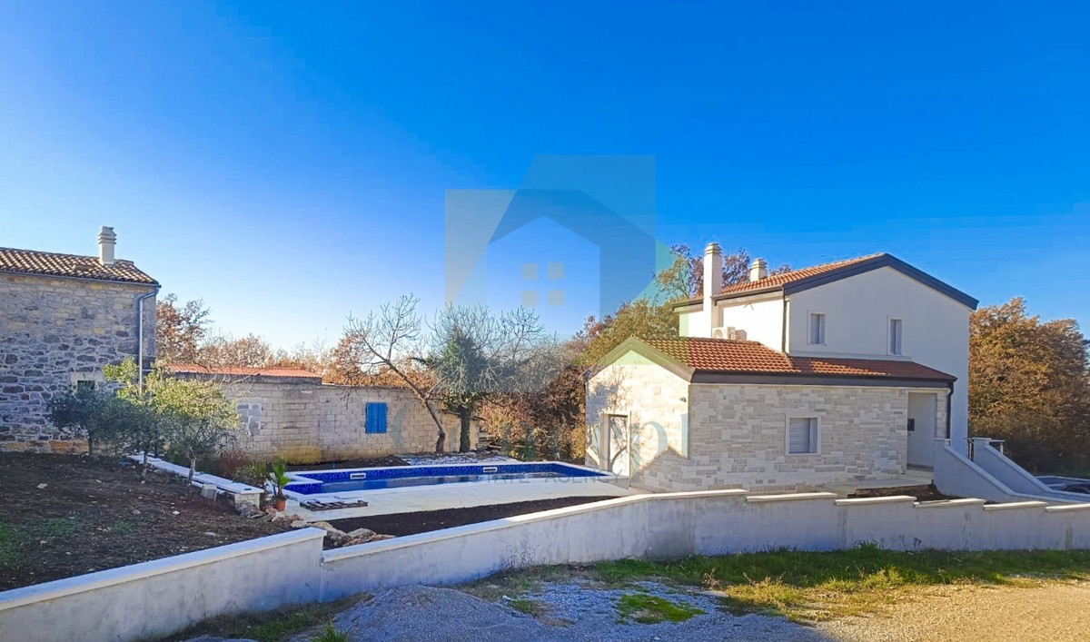 Poreč, okolica, Hiša s tremi spalnicami in bazenom na mirni lokaciji 11 km od morja