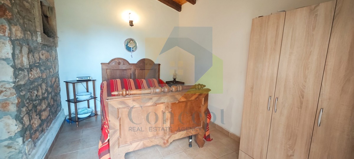 Poreč, okolica, Kamena hiša z obsežno okolico in pogledom na morje, 5 km od morja