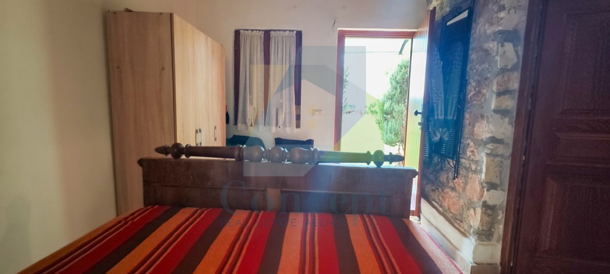 Poreč, okolica, Kamena hiša z obsežno okolico in pogledom na morje, 5 km od morja