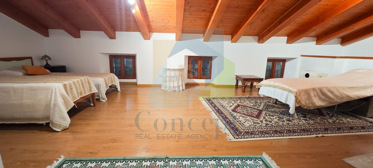 Poreč, okolica, Kamena hiša z obsežno okolico in pogledom na morje, 5 km od morja