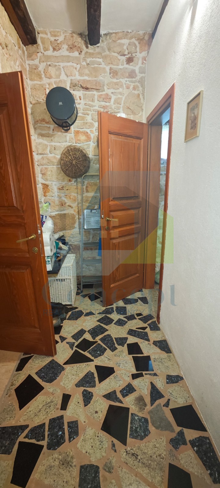 Poreč, okolica, Kamena hiša z obsežno okolico in pogledom na morje, 5 km od morja