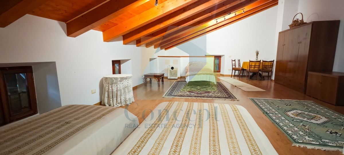 Poreč, okolica, Kamena hiša z obsežno okolico in pogledom na morje, 5 km od morja