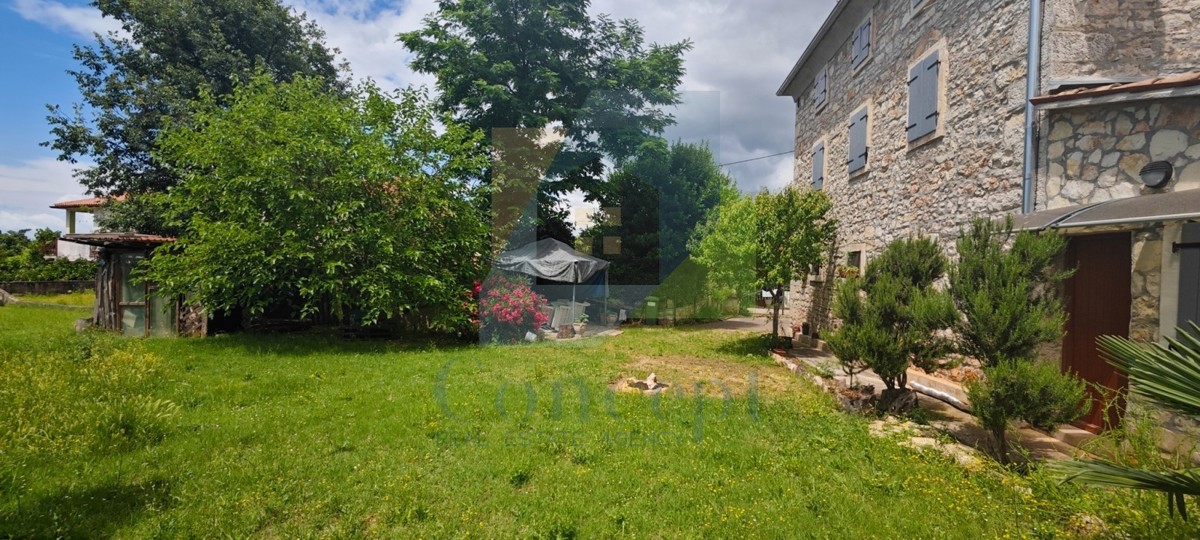 Poreč, okolica, Kamena hiša z obsežno okolico in pogledom na morje, 5 km od morja