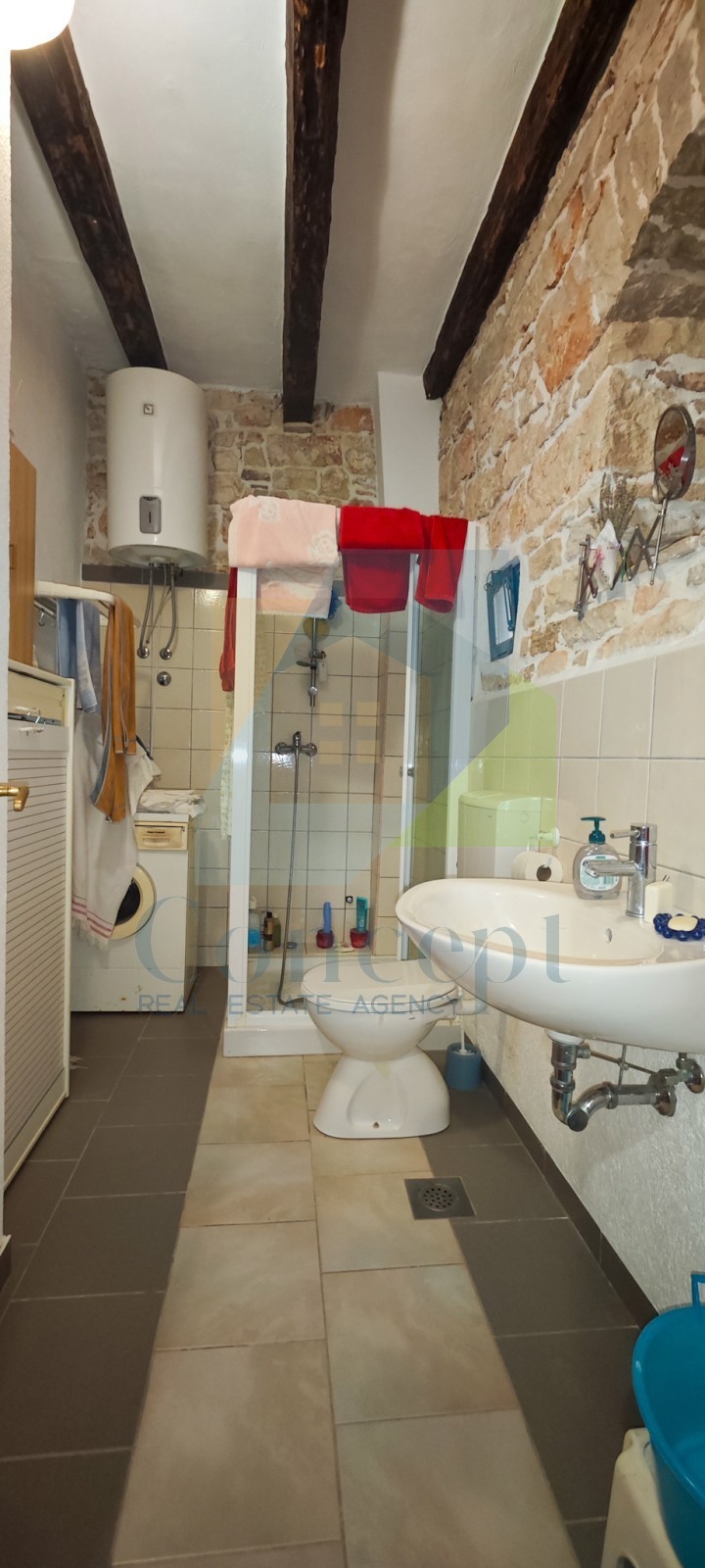 Poreč, okolica, Kamena hiša z obsežno okolico in pogledom na morje, 5 km od morja