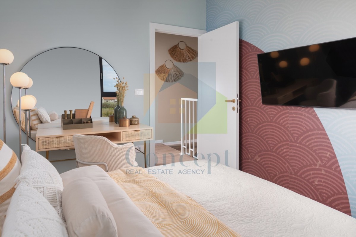 Poreč, Hiša v nizu s pogledom na morje, 900 m od morja