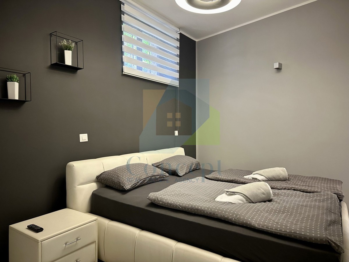 Poreč, center, Luksuzno stanovanje v pritličju v starem mestnem jedru, 40 m od morja