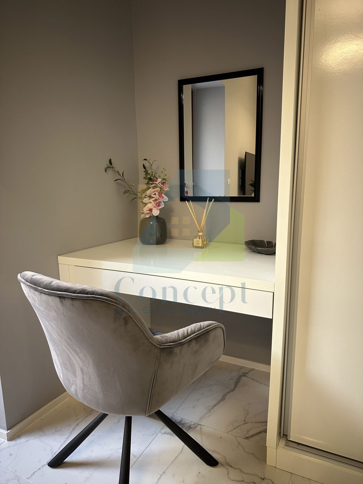 Poreč, center, Luksuzno stanovanje v pritličju v starem mestnem jedru, 40 m od morja