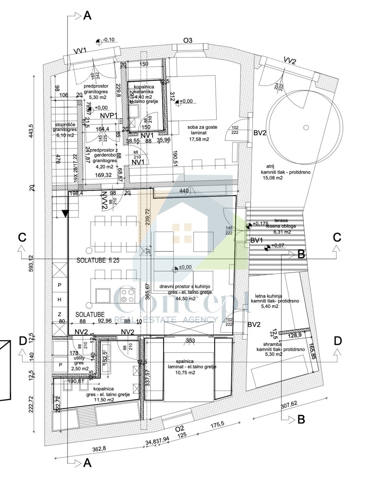 Poreč, center, Luksuzno stanovanje v pritličju v starem mestnem jedru, 40 m od morja