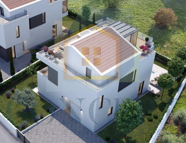 Poreč, uža okolica, samostojna luksuzna vila s bazenom i krovno teraso, 2 km od morja