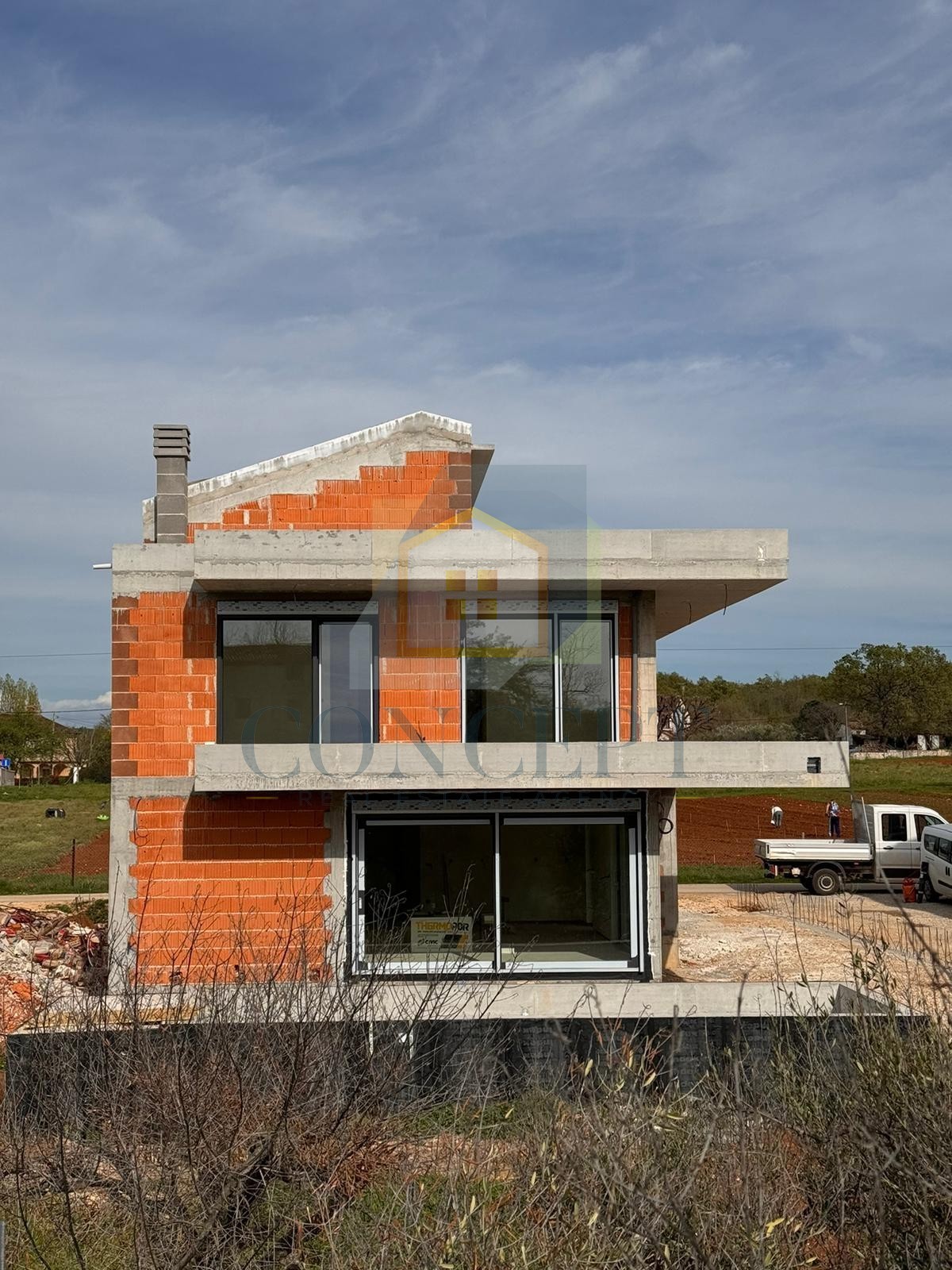 Poreč, uža okolica, samostojna luksuzna vila s bazenom i krovno teraso, 2 km od morja