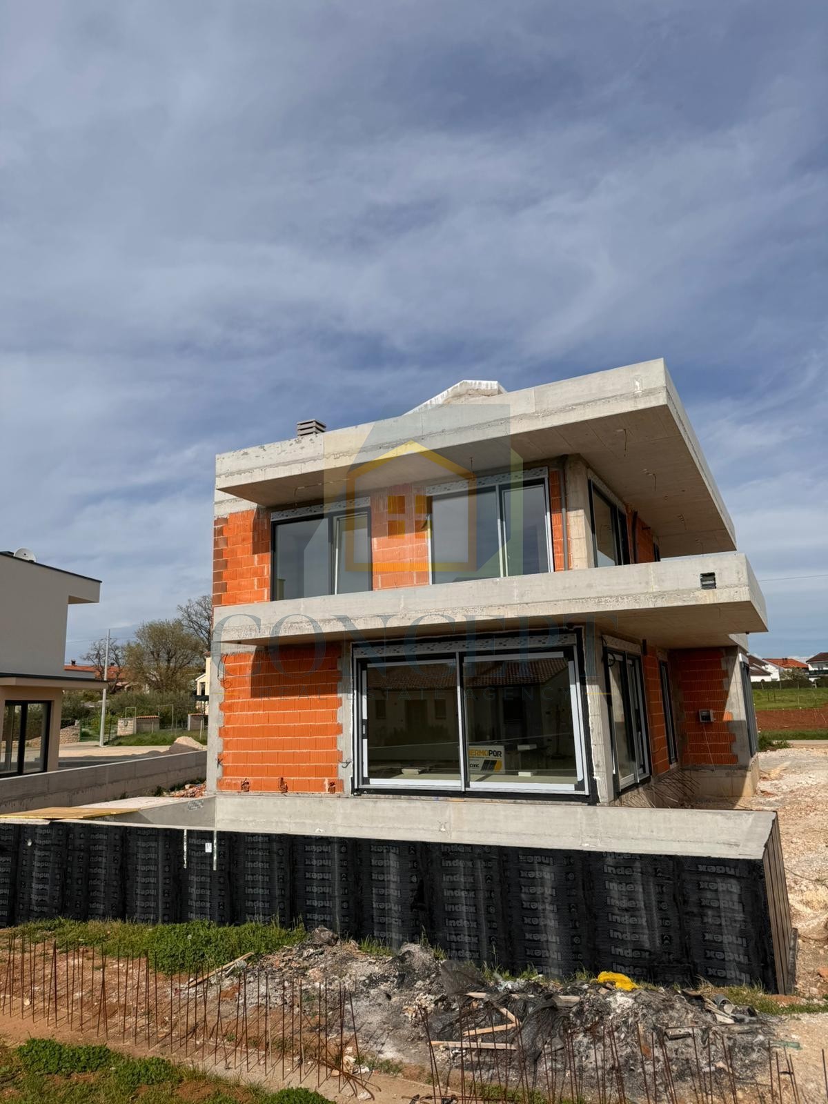 Poreč, uža okolica, samostojna luksuzna vila s bazenom i krovno teraso, 2 km od morja