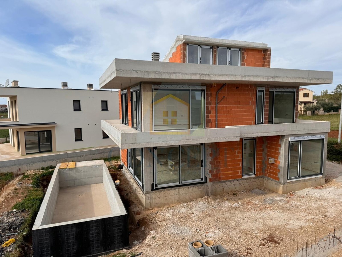 Poreč, uža okolica, samostojna luksuzna vila s bazenom i krovno teraso, 2 km od morja