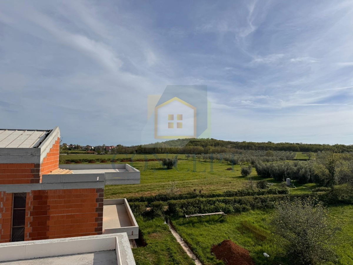 Poreč, uža okolica, samostojna luksuzna vila s bazenom i krovno teraso, 2 km od morja