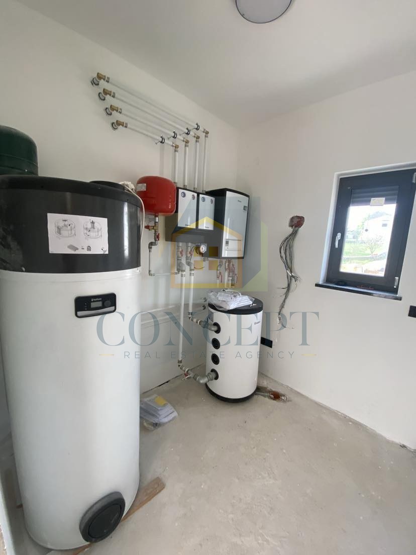 Poreč, okolica, Moderna vila s bazenom na robu vasi, 17 km od morja