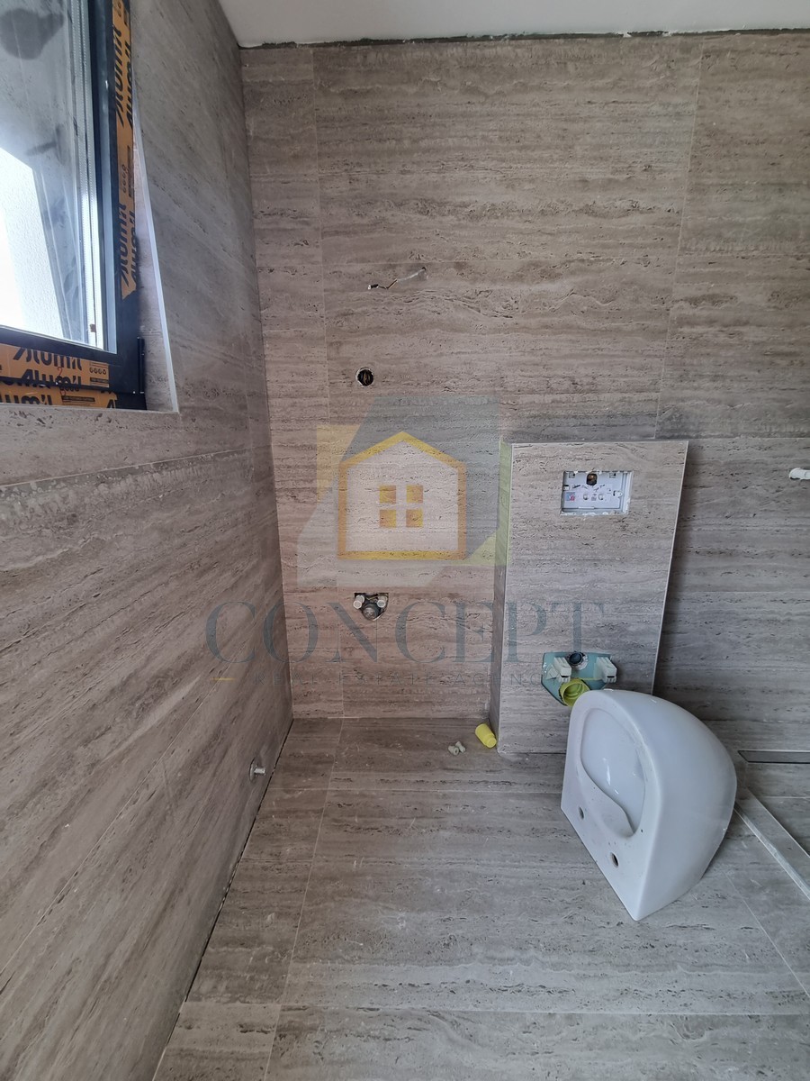 Poreč, uža okolica, Dvojna kuća s okućnicom na odlični lokaciji, 3 km od morja