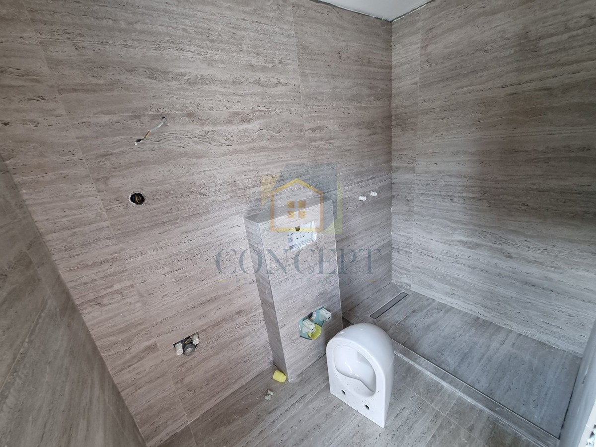 Poreč, uža okolica, Dvojna kuća s okućnicom na odlični lokaciji, 3 km od morja