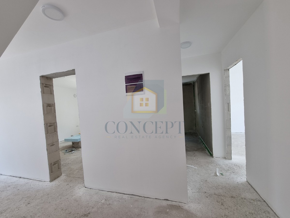 Poreč, uža okolica, Dvojna kuća s okućnicom na odlični lokaciji, 3 km od morja