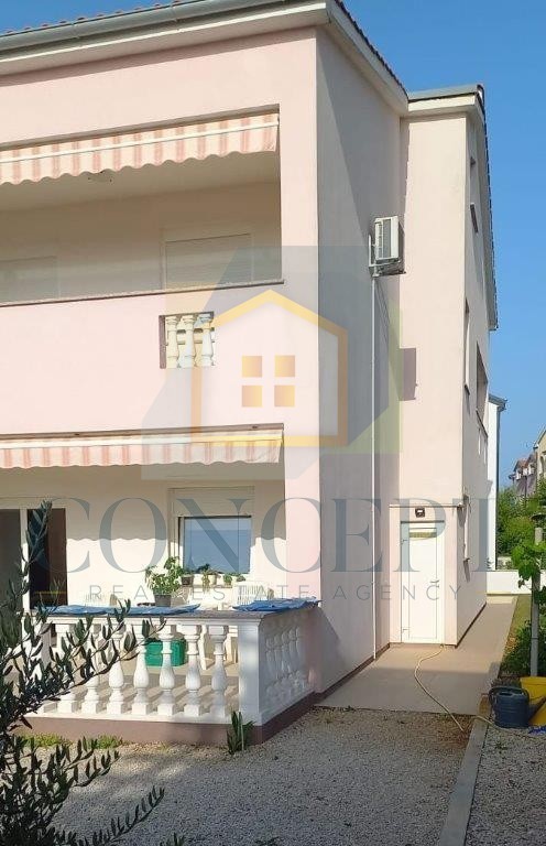 Poreč, okolica, Apartmajska hiša na odlični lokaciji, 800 m od morja