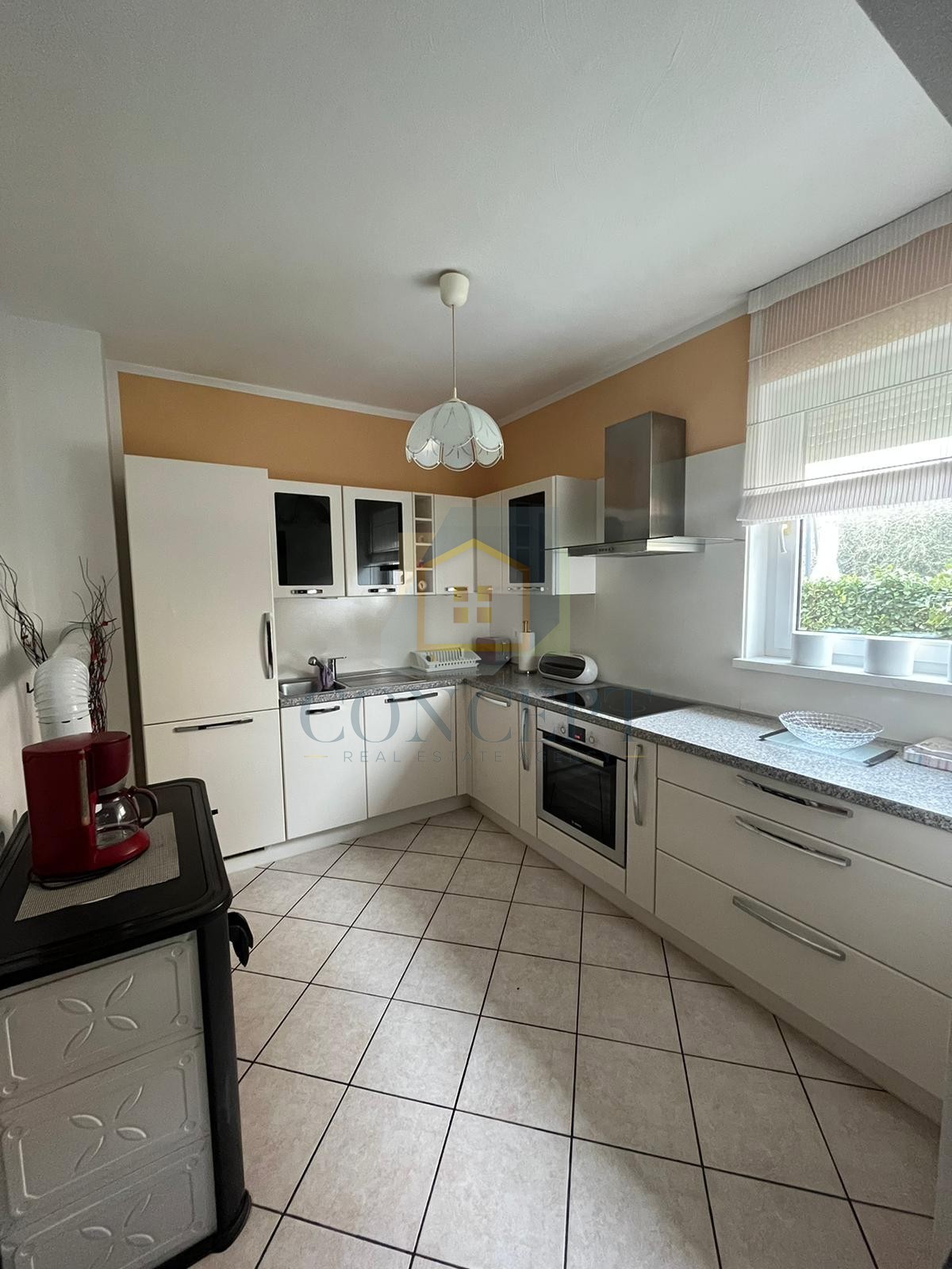 Poreč, okolica, Apartmajska hiša na odlični lokaciji, 800 m od morja