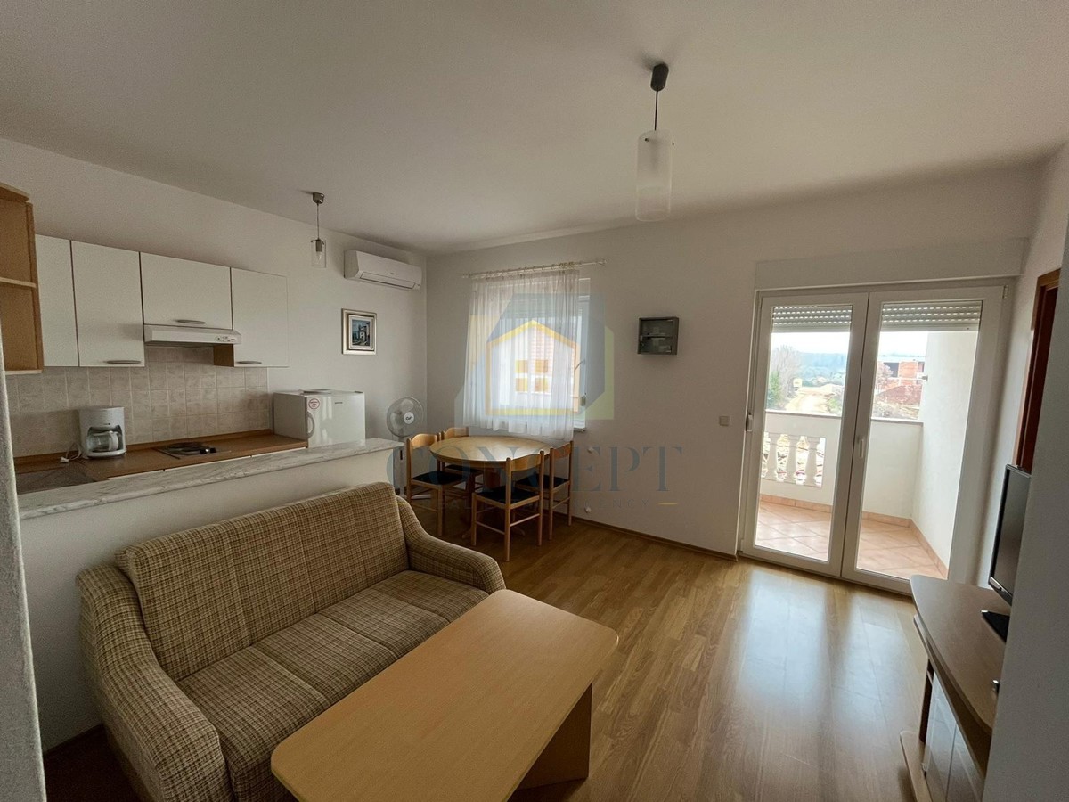Poreč, okolica, Apartmajska hiša na odlični lokaciji, 800 m od morja